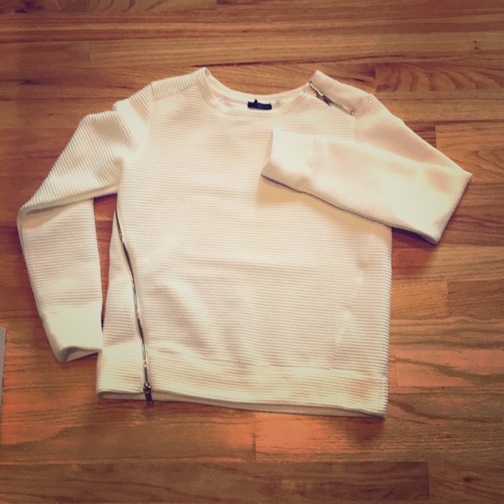 White crew neck ribbed sweatshirt, zipper detail
